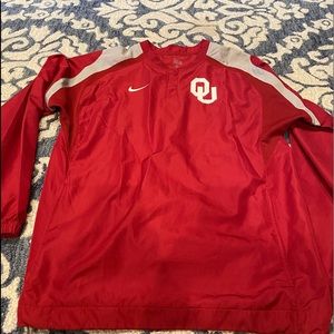 Nike Oklahoma Sooners long sleeve windbreaker pullover in size M
